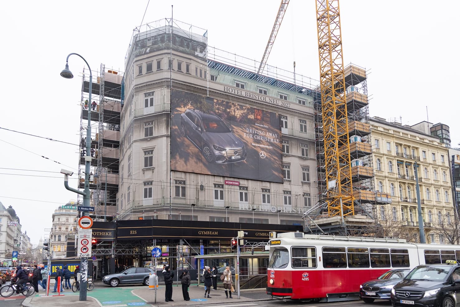 Driving away for Christmas - der neue elektrische GLC